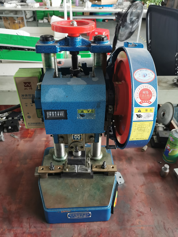 小沖壓力機